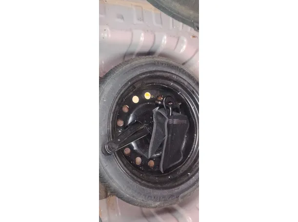 Car image 24
