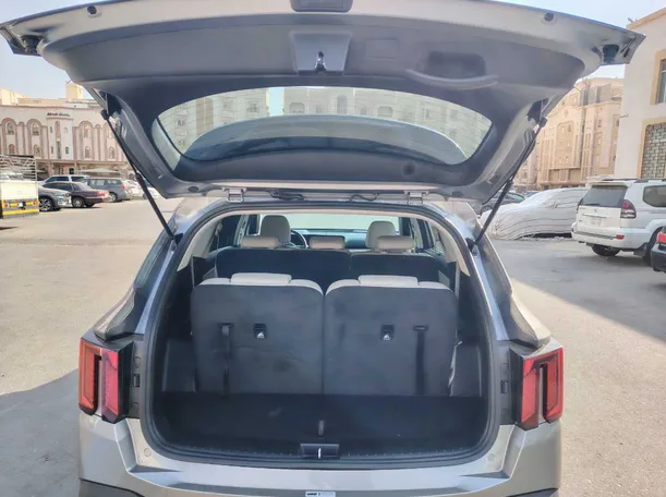 Car image 24