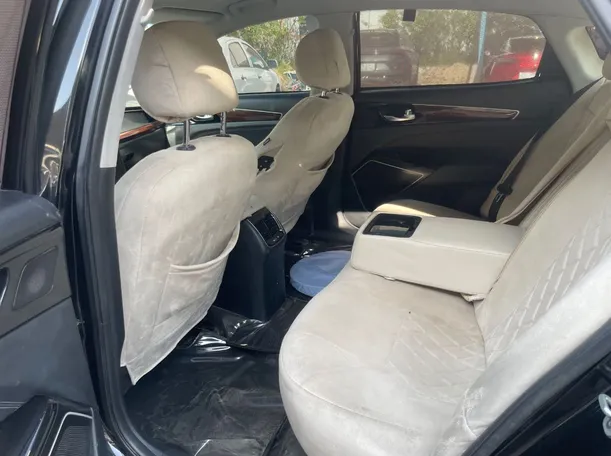 Car image 17