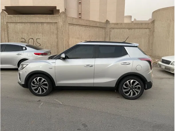 Car image 8