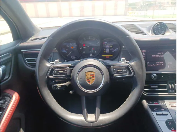 Car image 16