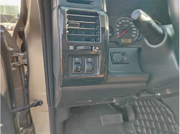 Car image 43