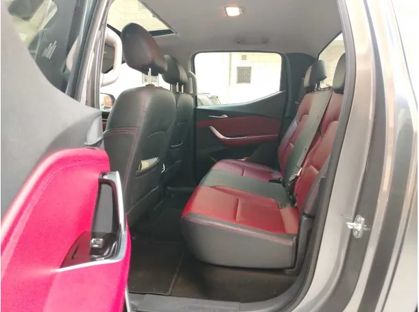 Car image 16