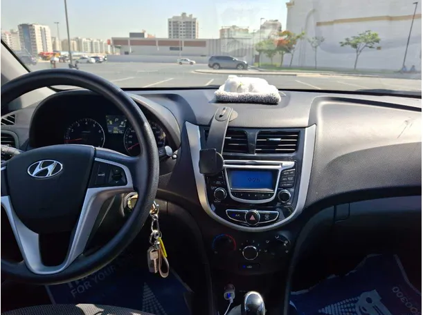 Car image 16
