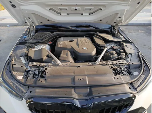 Car image 24
