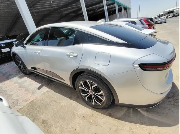 Car image 8