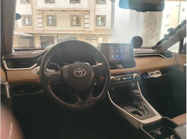 Car image 34