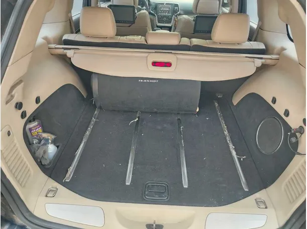 Car image 26