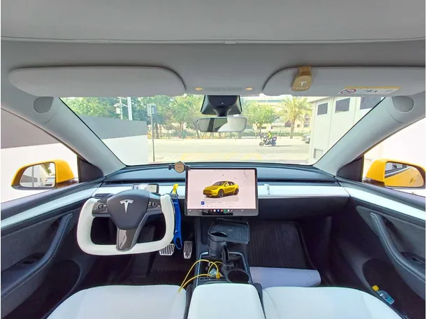 Car image 13