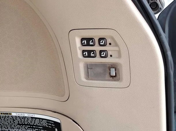 Car image 38