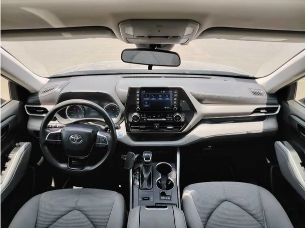 Car image 18