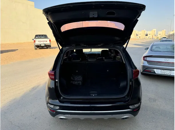 Car image 20