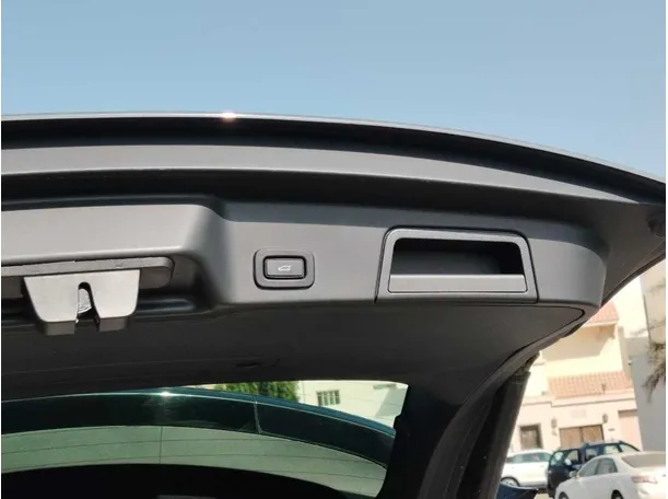 Car image 24