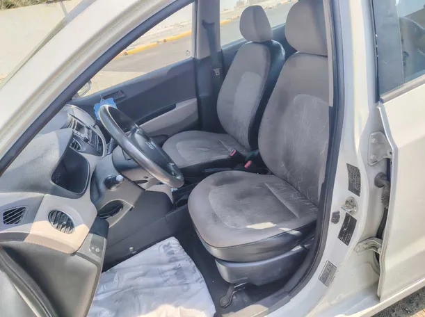 Car image 11
