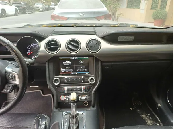 Car image 13