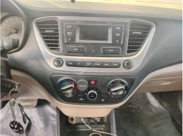 Car image 22