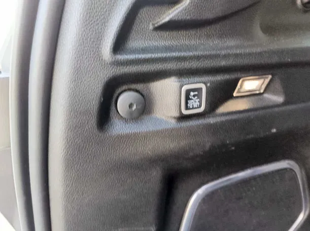 Car image 34