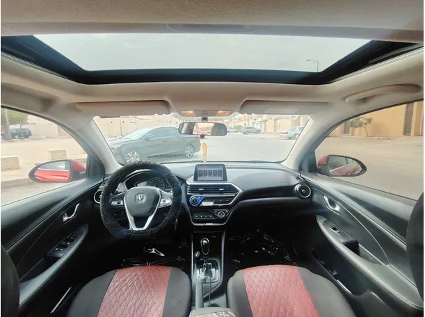 Car image 18