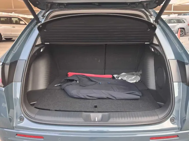 Car image 18