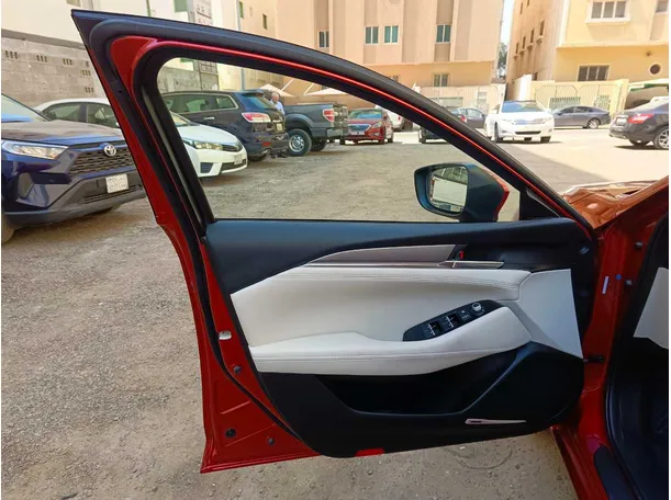 Car image 11