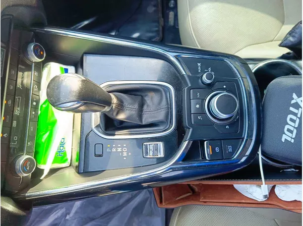 Car image 25