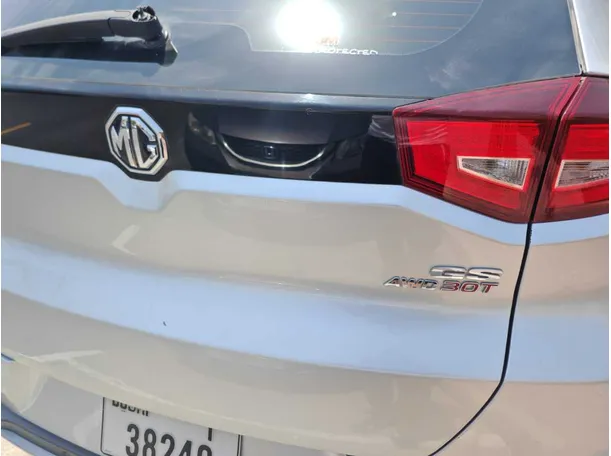 Car image 9