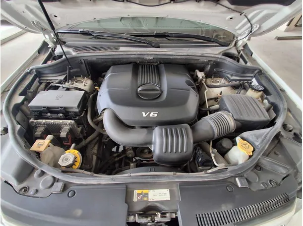 Car image 19
