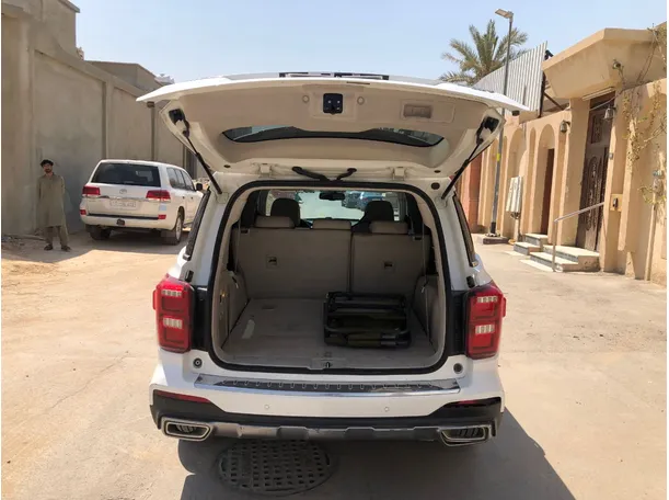 Car image 19