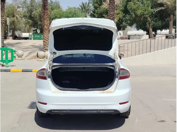 Car image 25