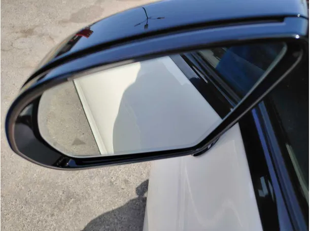 Car image 37