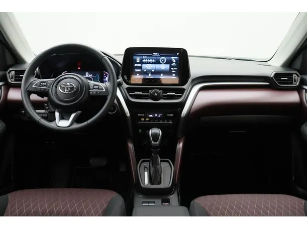 Car image 14