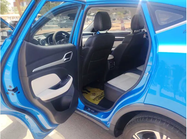 Car image 13