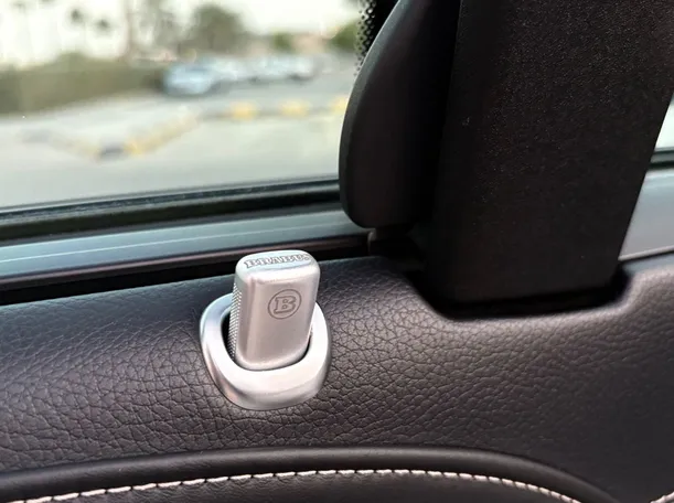 Car image 30