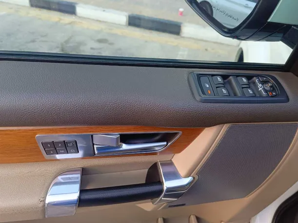 Car image 38