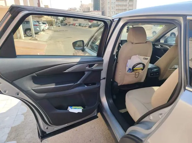 Car image 15