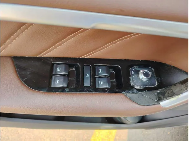 Car image 36