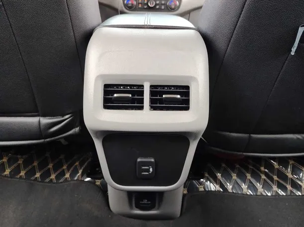 Car image 32