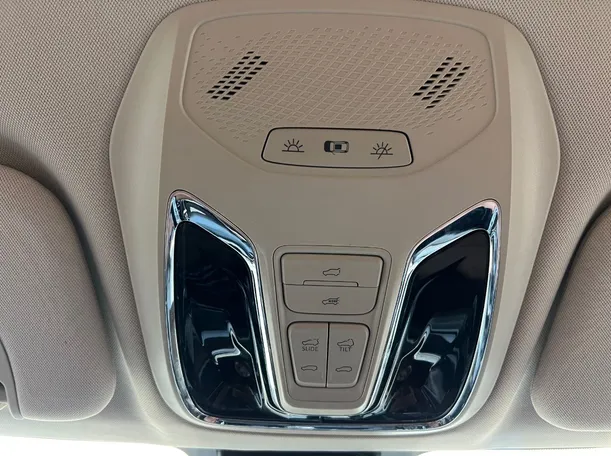 Car image 26