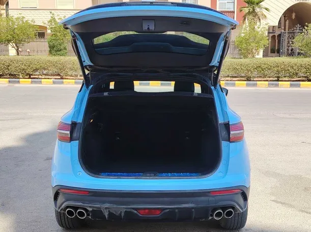 Car image 24
