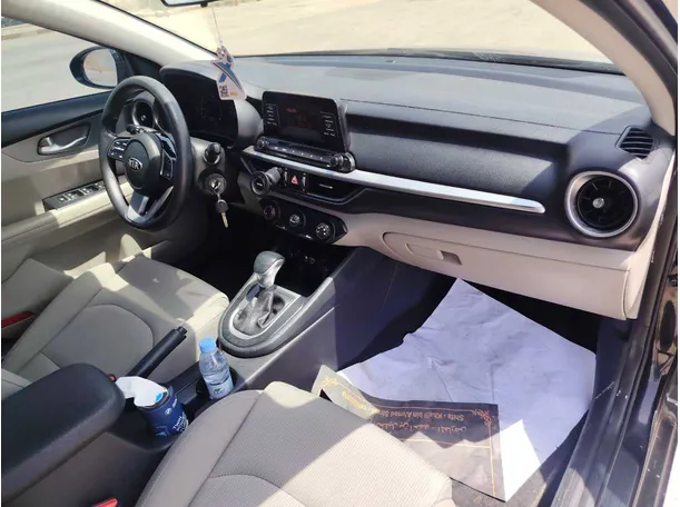 Car image 14