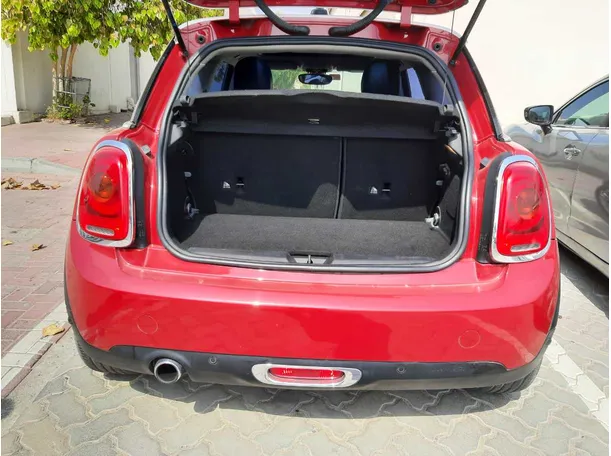 Car image 19
