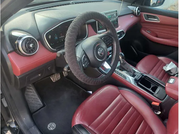 Car image 12