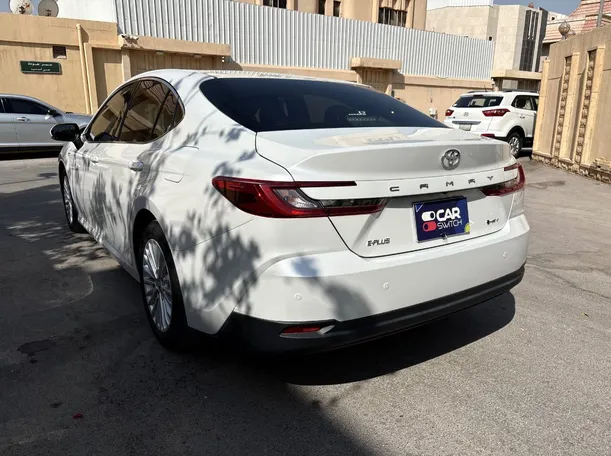 Car image 7