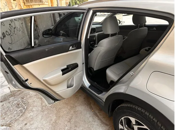 Car image 13