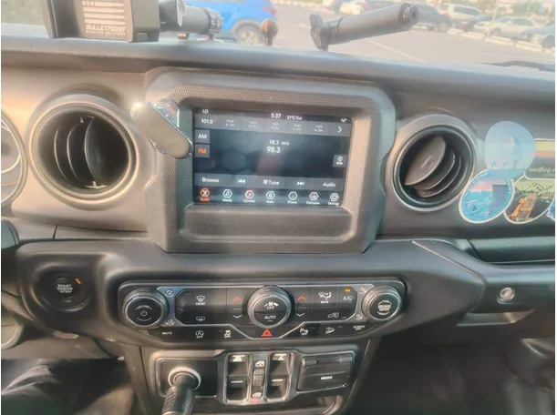 Car image 32