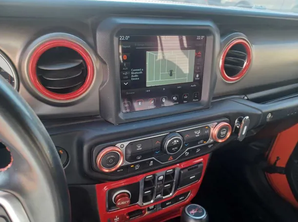 Car image 18