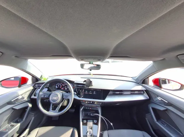 Car image 14