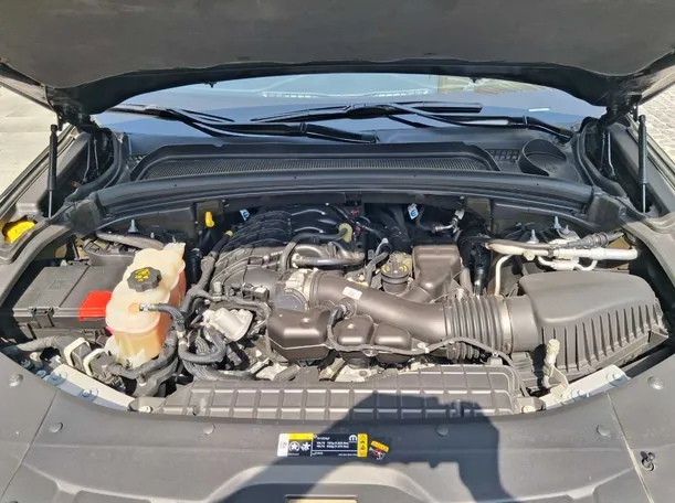 Car image 19