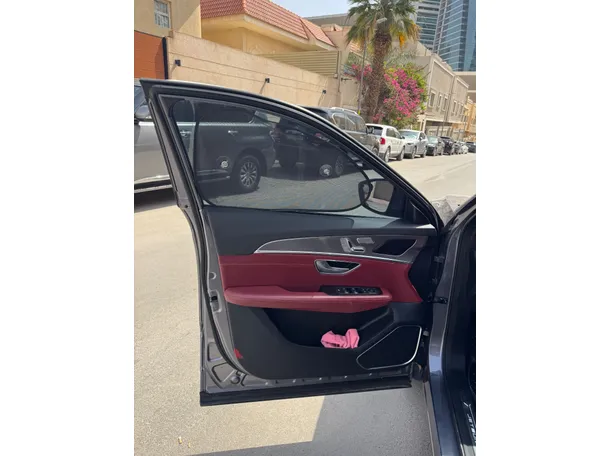 Car image 10
