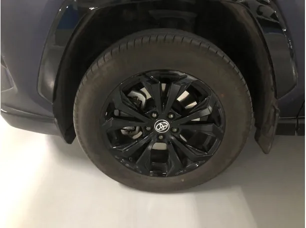 Car image 10